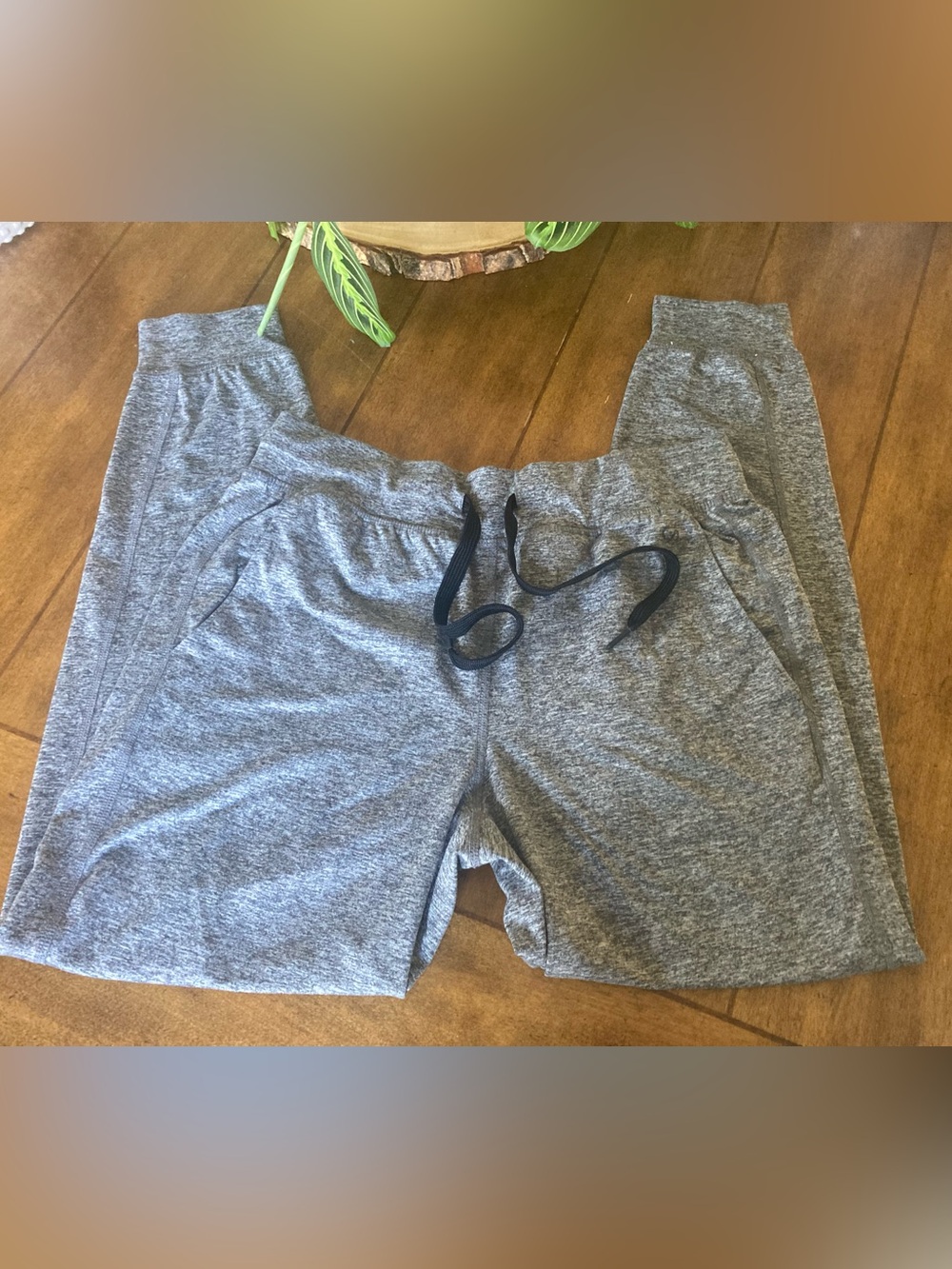 Women’s GapFit Gray Joggers drawstring Size small